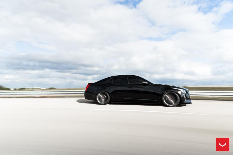  Cadillac CTS-V on Vossen Wheels (VFS-10) 2018 года  (фото 6 из 11)
